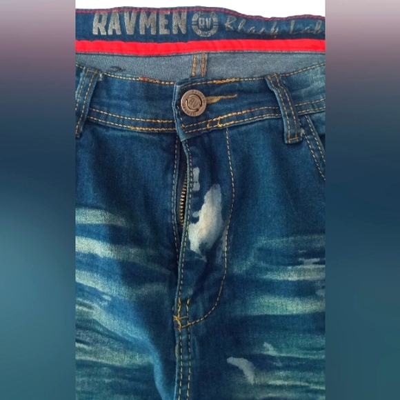 Woman's Distressed Blue Jeans👖 - Picture 8 of 10